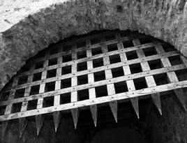 1280px cahir castle portcullis by kevin king